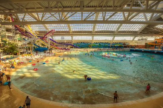 Parco acquatico mondiale nel centro commerciale West Edmonton, Canada