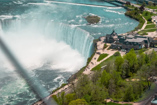 Cascate del Niagara viste dalla Skylon Tower