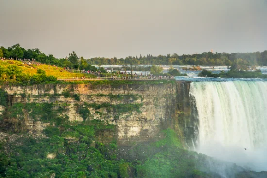 Panorama delle Cascate del Niagara dal lato canadese