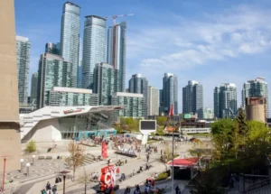 CN Tower Toronto: orari, biglietti e consigli pratici per salire senza stress (e goderti la vista migliore)
