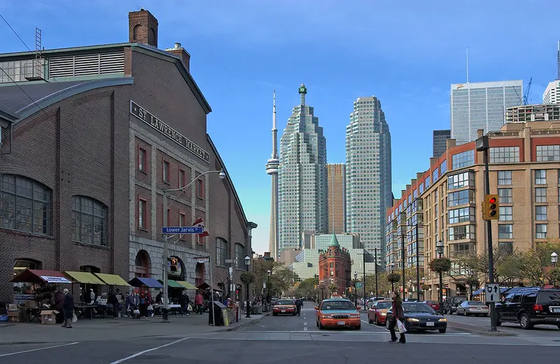Front Street e St. Lawrence Market a Toronto